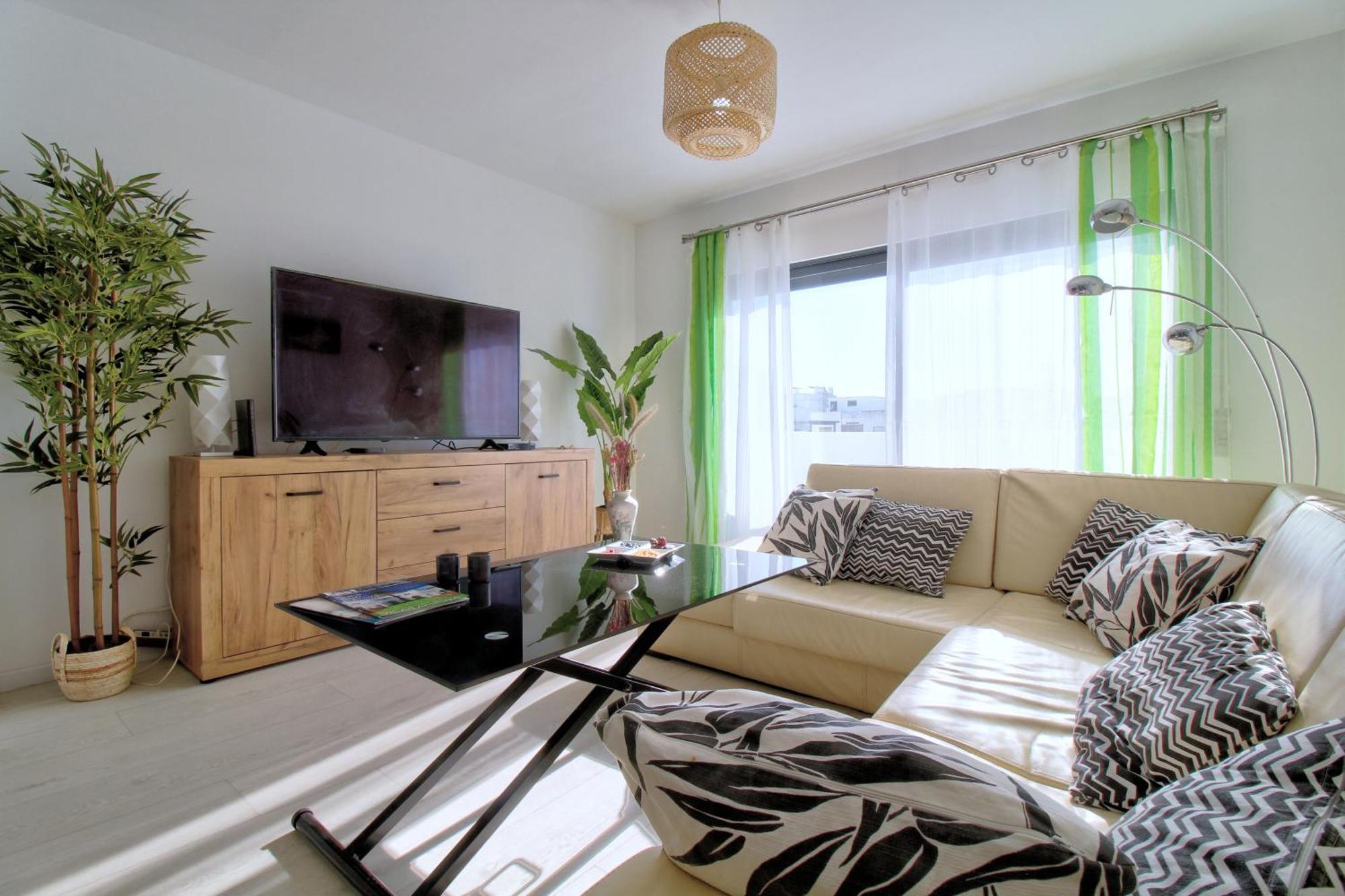 Center Location, Ac, Swimming Pool, And Parking Apartment *